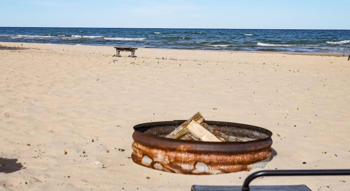 Beach Club Of Oscoda - The Lakeshore Cottage エクステリア 写真